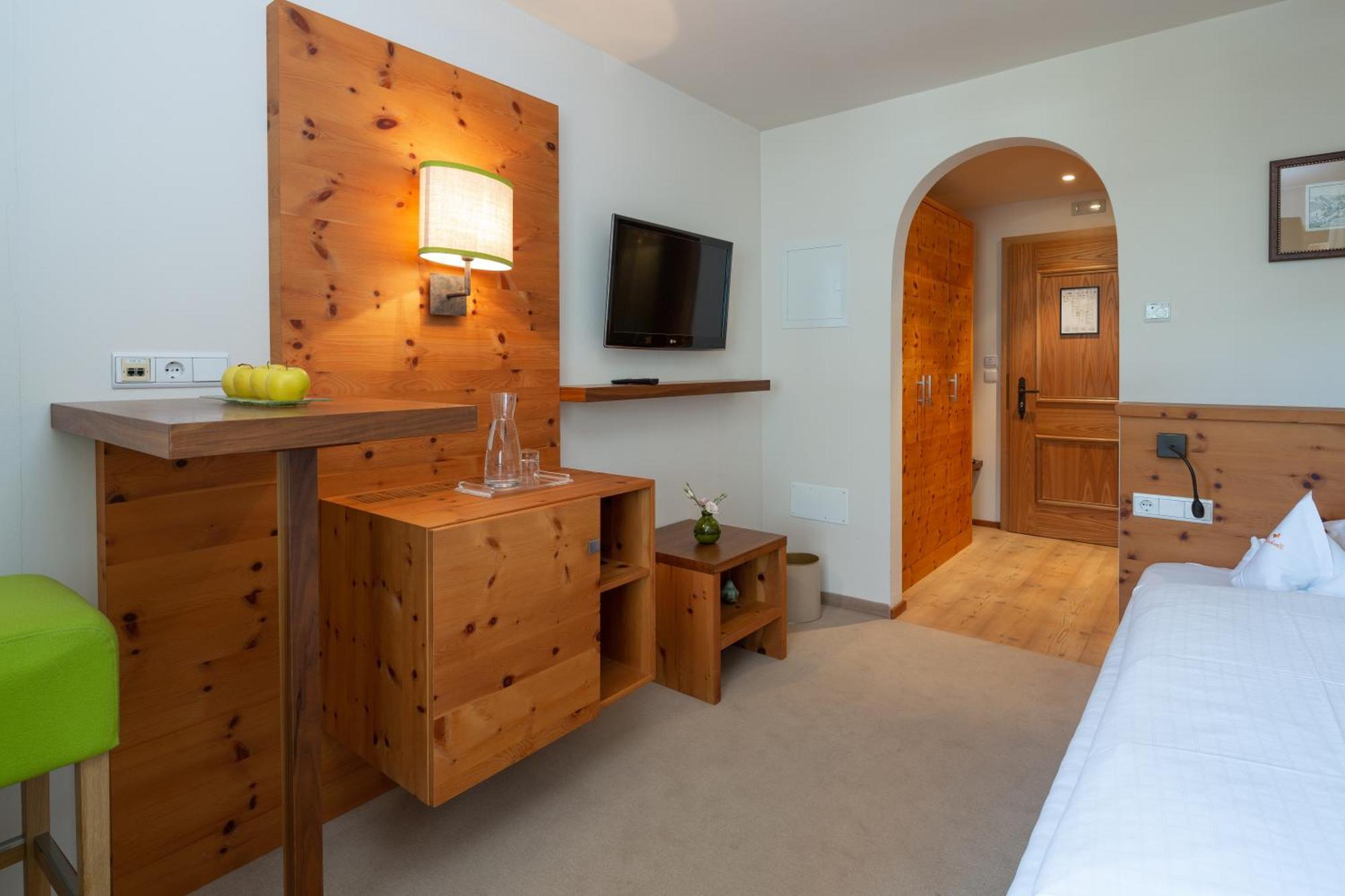 Mirabell Dolomites Hotel - Luxury Ayurveda & Spa Olang 外观 照片
