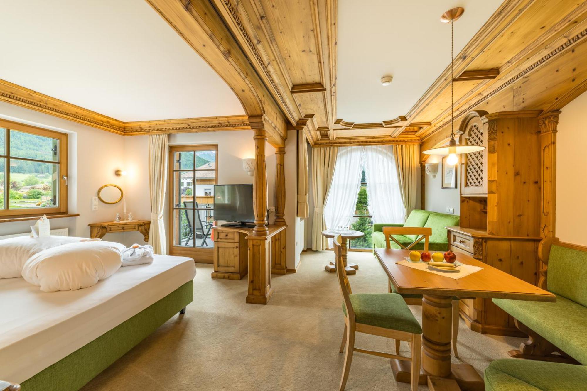 Mirabell Dolomites Hotel - Luxury Ayurveda & Spa Olang 外观 照片
