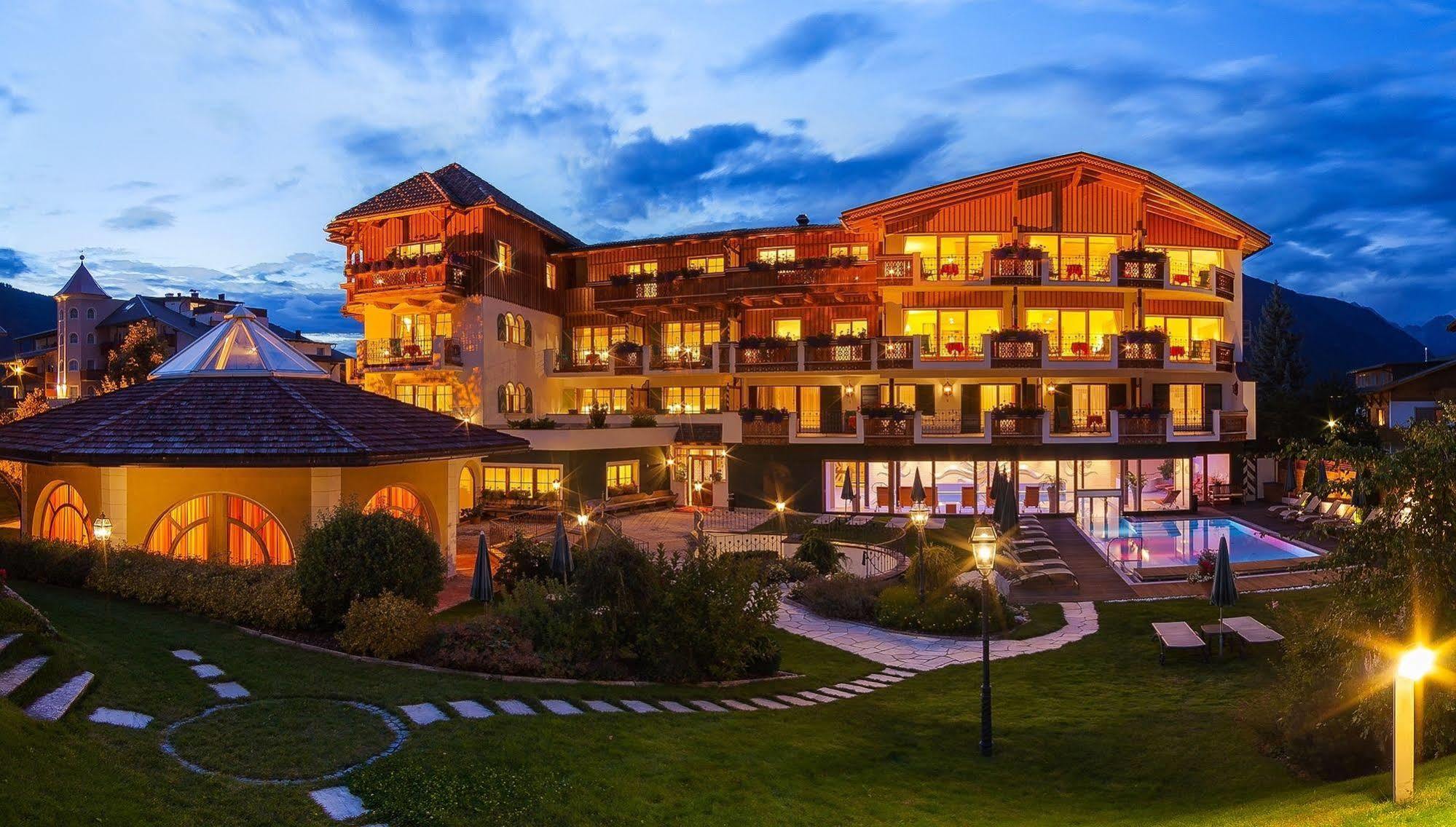Mirabell Dolomites Hotel - Luxury Ayurveda & Spa Olang 外观 照片